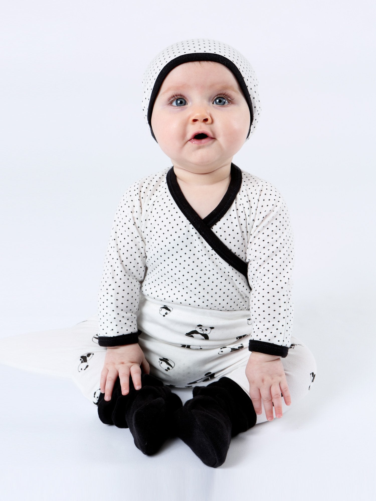 Under the Nile Organic Long Sleeve Side Snap Bodysuit - Polka Dot